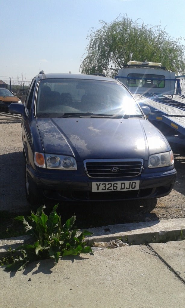 Dezmembrez Hyundai Trajet din 2000, motor 2.0 16v benzina