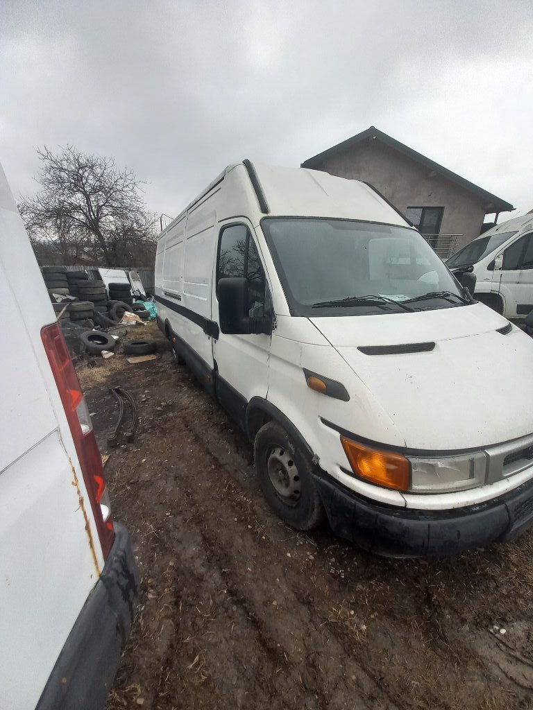Dezmembrez Iveco Daily 3 2005 duba 2300