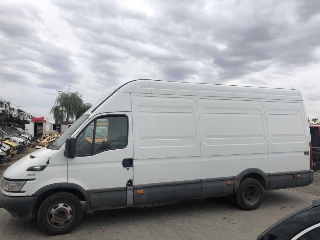 Dezmembrez Iveco Daily III 2004 Autoutilitara 2.8