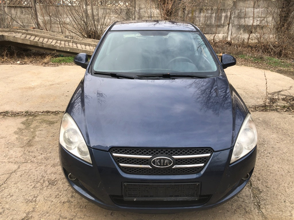 Dezmembrez Kia Ceed 2009 hatchback 1.4