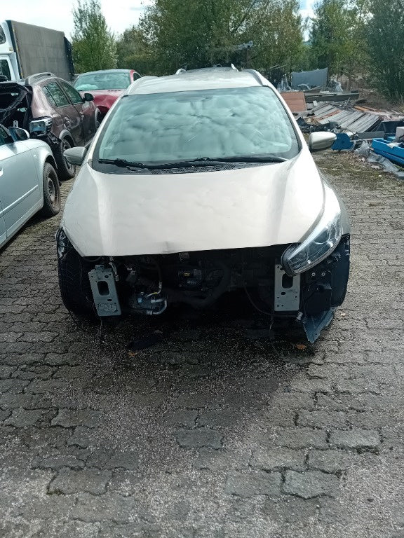 Dezmembrez Kia Ceed 2013 BREAK 1.6 CRDI