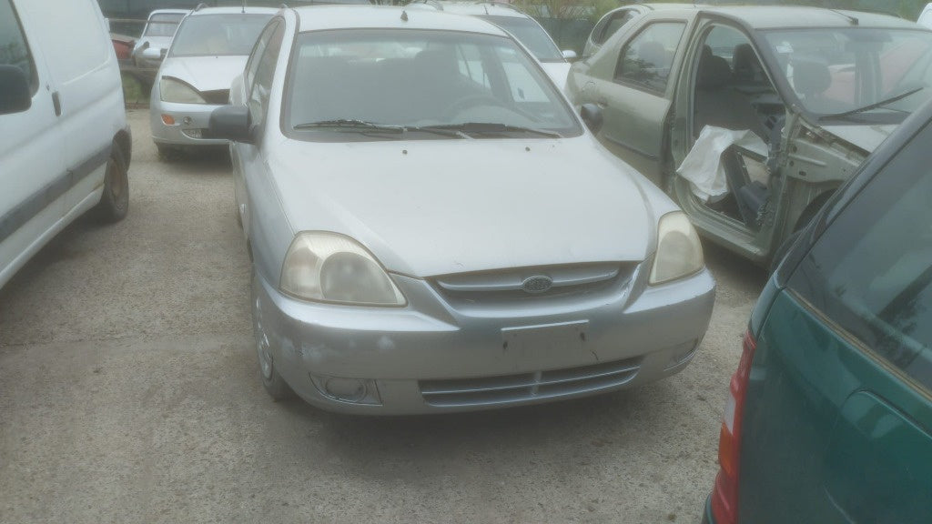 Dezmembrez Kia Rio.