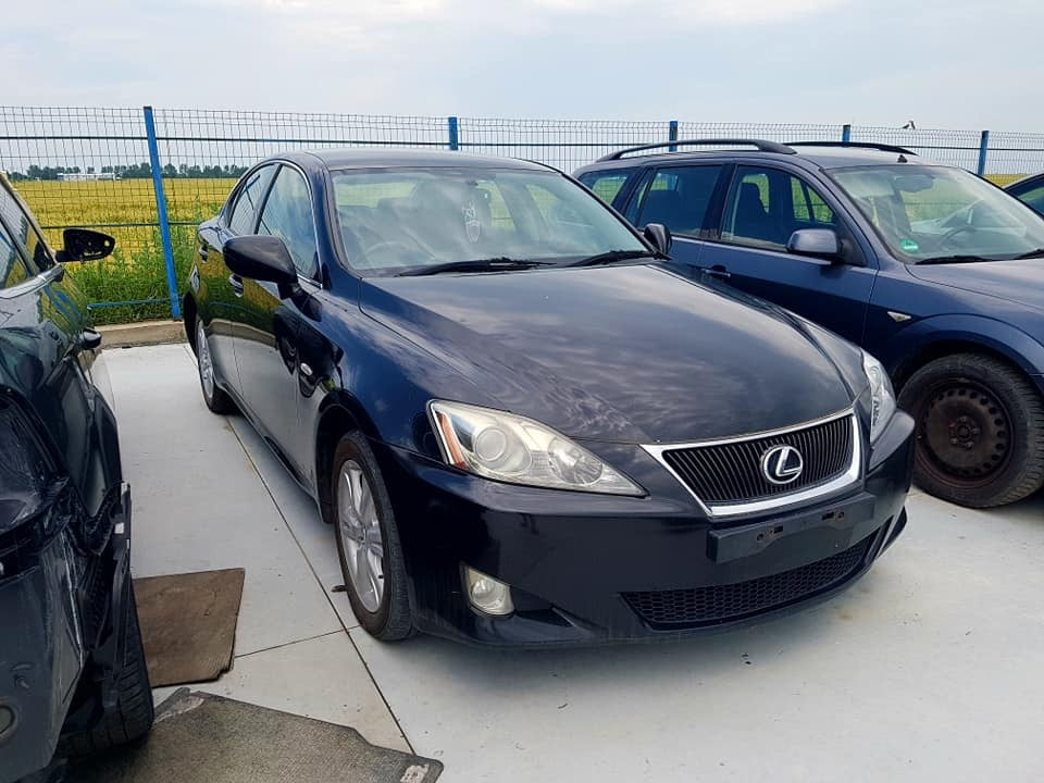 Dezmembrez Lexus IS220D