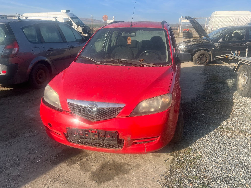 Dezmembrez Mazda 2 2004 Hatchback 1,4 benzină