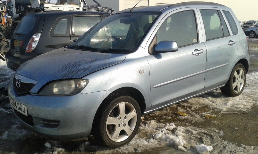 Dezmembrez Mazda 2 din 2004 1.4 benzina