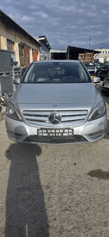 Dezmembrez Mercedes B-Class W246 1.8 CDI cod motor OM651901 80kw / 109 cp cu transmisie automata ,an 2012