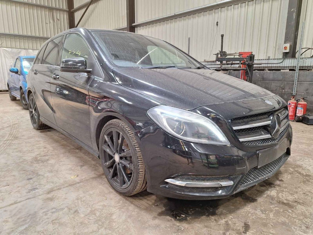 Dezmembrez Mercedes B-Class W246 2014 HATCHBACK 1.5 DCI