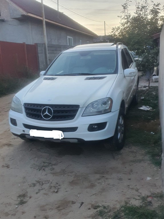 Dezmembrez Mercedes Benz ML 350 benzina w164 tip 272.967 an 2008