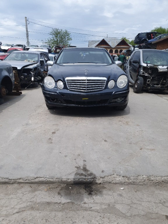 Dezmembrez Mercedes - Benz W211 E270 2,7CDI