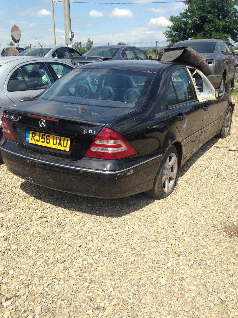 Dezmembrez mercedes c 200 cdi an 2007