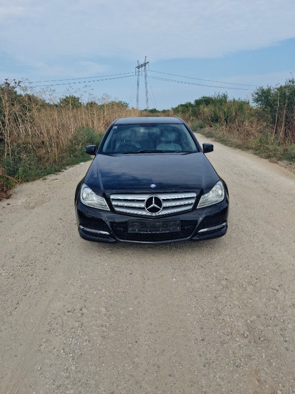 Dezmembrez Mercedes C class C220 cdi w204 facelift