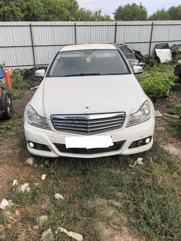 Dezmembrez Mercedes C220 cdi w204 facelift alb