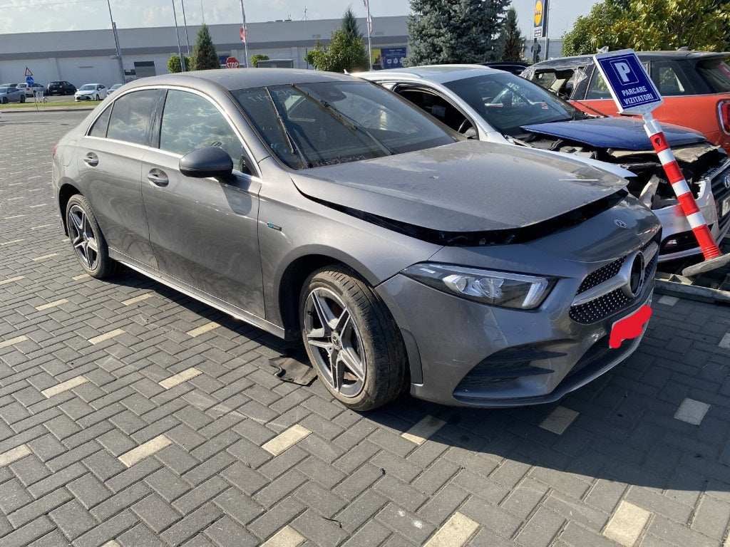 Dezmembrez Mercedes Clasa A sedan (V177) A250E EQ Power 1.3 Hybrid