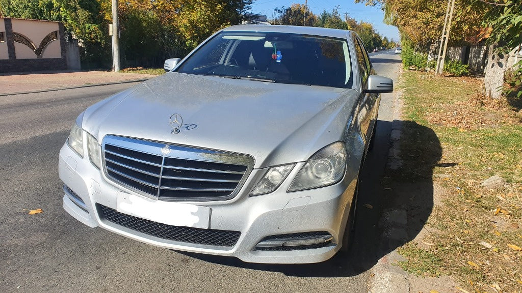 Dezmembrez Mercedes E-CLASS 2.2 W212 2011