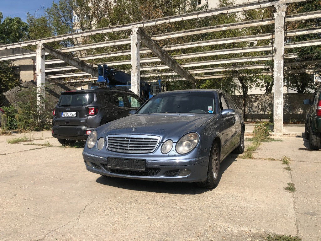 Dezmembrez Mercedes E-Class W211 2005 berlina 2.7