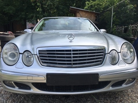 Dezmembrez mercedes E class w211 2006