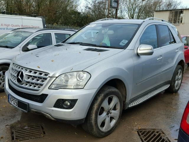 Dezmembrez Mercedes ML 320cdi