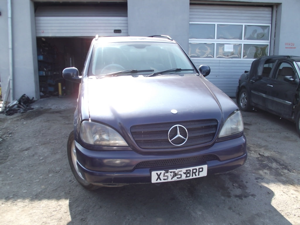 Dezmembrez Mercedes ML W163