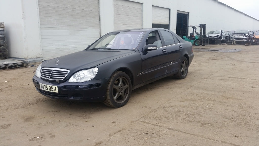 Dezmembrez Mercedes S Class W220 din 2001 5.0 b