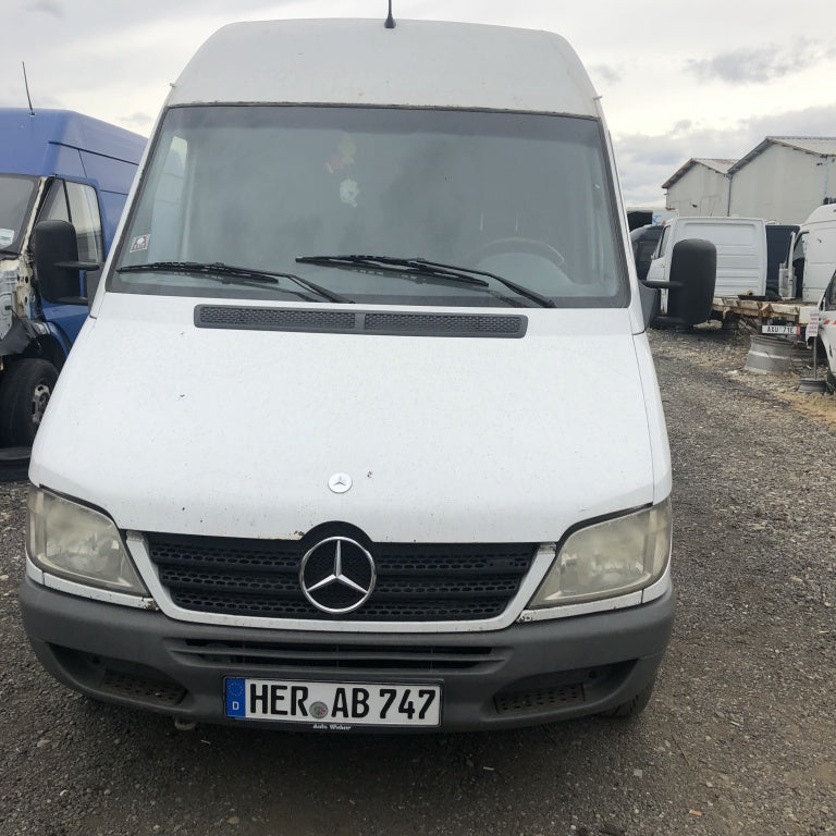 Dezmembrez Mercedes SPRINTER 2004 Autoutilitara 2.2 CDI