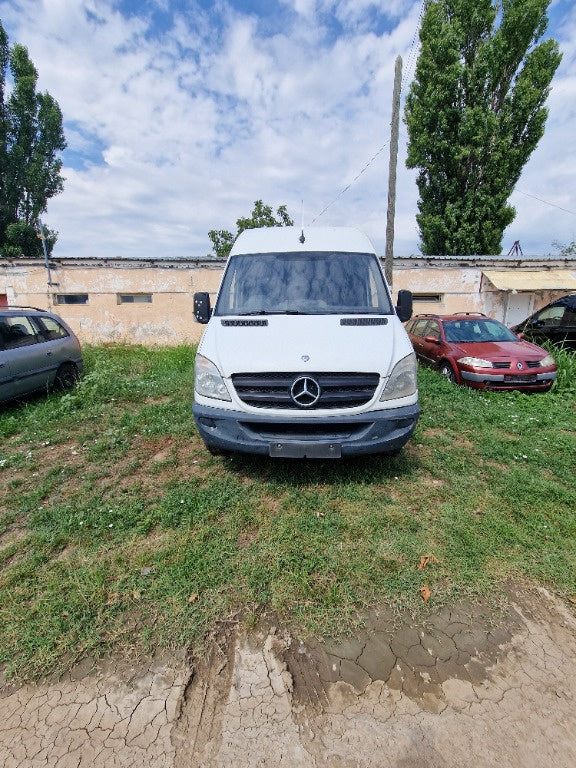 Dezmembrez Mercedes Sprinter 906 2.2cdi OM651