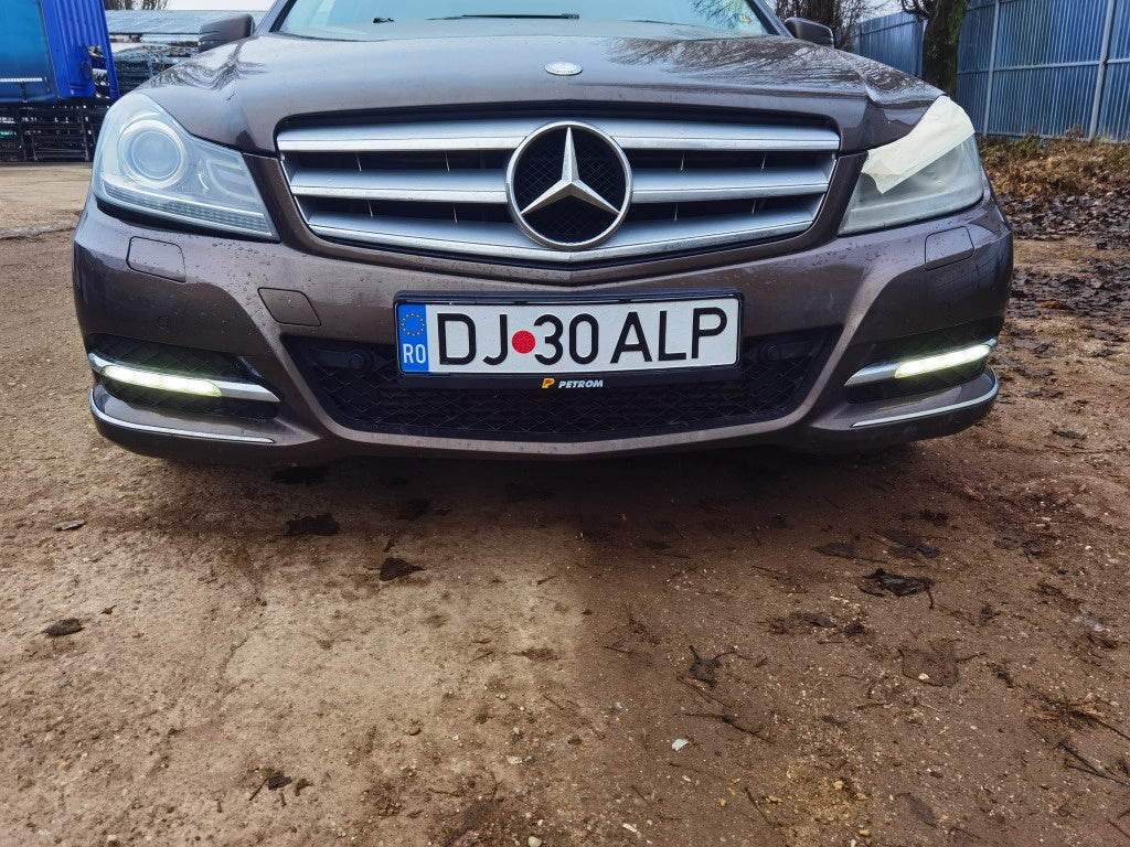 Dezmembrez Mercedes w204 facelift 2011