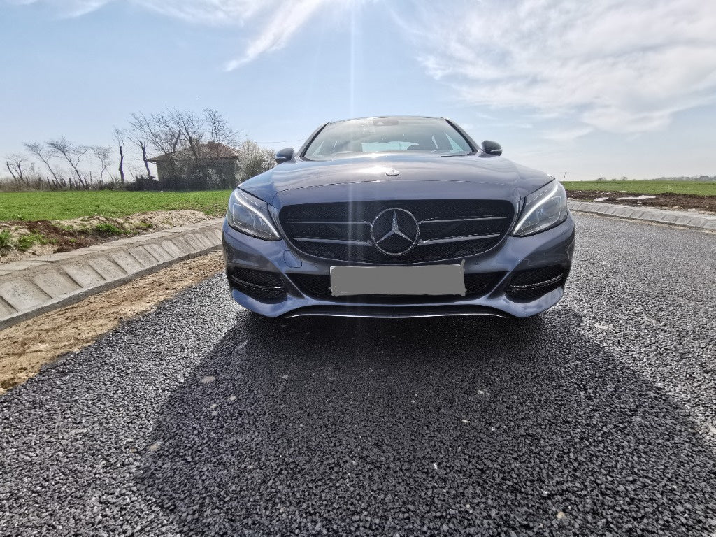 Dezmembrez mercedes w205