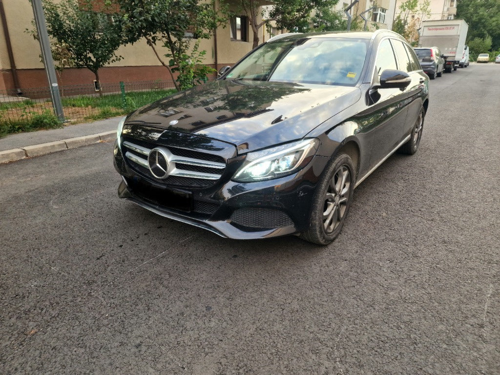Dezmembrez Mercedes W205 C Class break motor 2.2 cdi an 2015