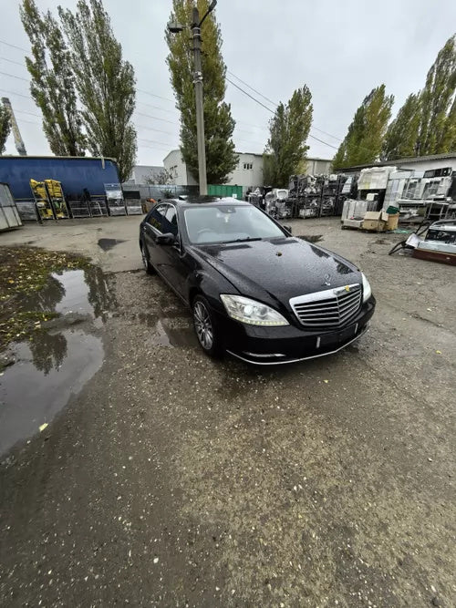 Dezmembrez Mercedes w221 facelift 2012