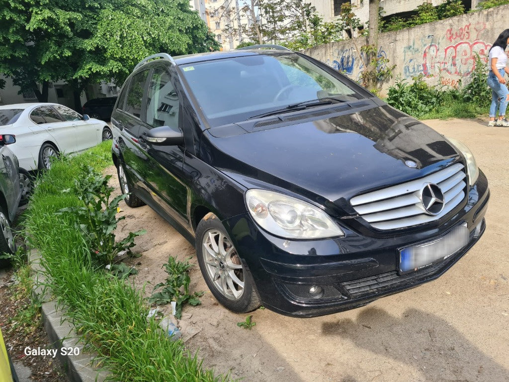Dezmembrez Mercedes W245
