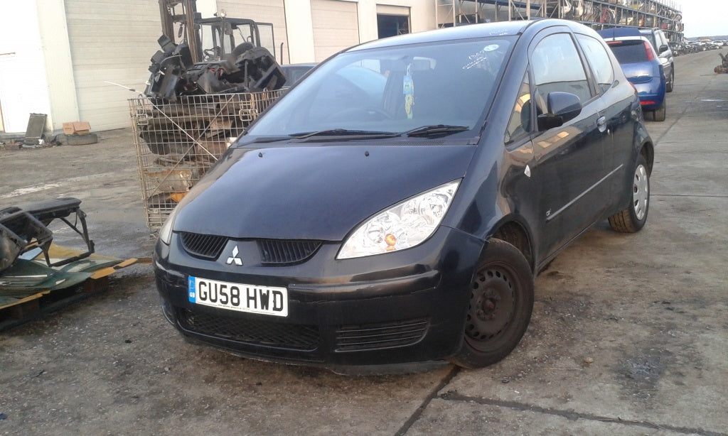 Dezmembrez Mitsubishi Colt Czi din 2008, motor 1.1 benzina , tip 3A91