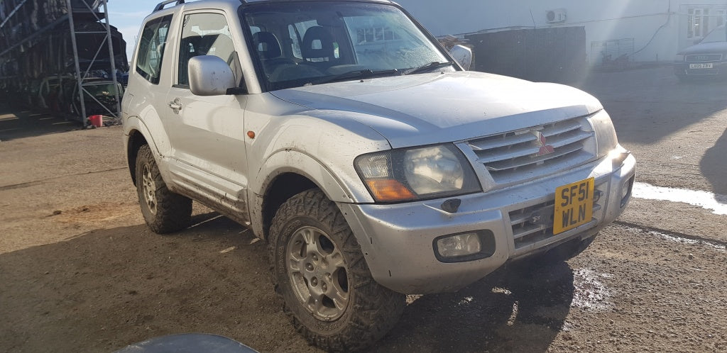 Dezmembrez Mitsubishi Pajero din 2001, motor 3.2 did, cod 4M41