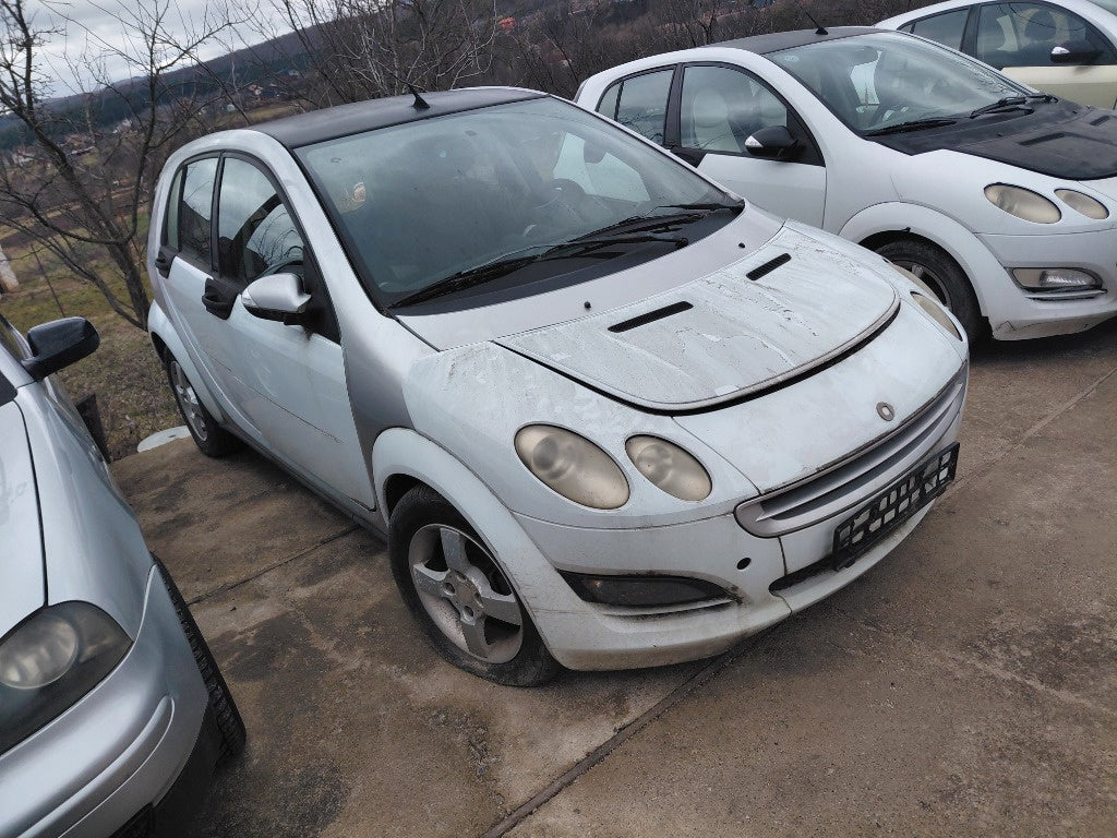 Dezmembrez o gama larga de smarturi forfour ,1.5 diesel,1.1 benzina,1.3 benzina an 2006