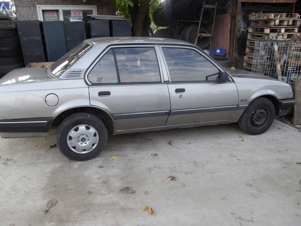 DEZMEMBREZ OPEL ASCONA 1,6