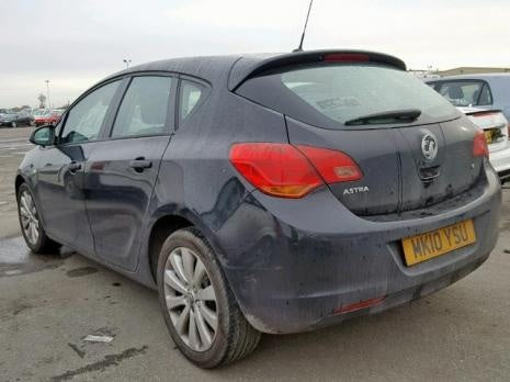 Dezmembrez Opel Astra J