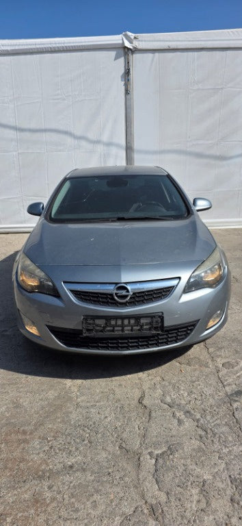 Dezmembrez Opel Astra J 1.6 benzina cod motor A16LET 132 KW/ 180Cp transmisie manuala 6+1 cod MZO M32 an 2010