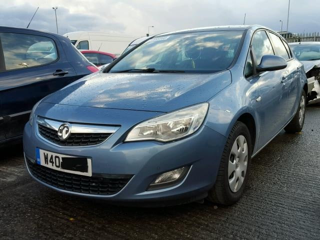 Dezmembrez Opel Astra J, 1.7cdti 2010