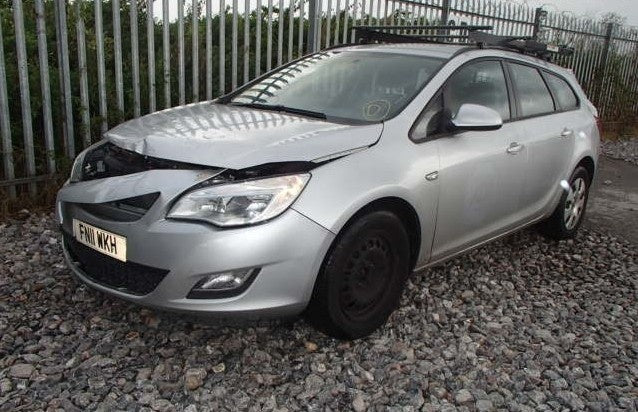 Dezmembrez opel astra j 1.7cdti an 2014