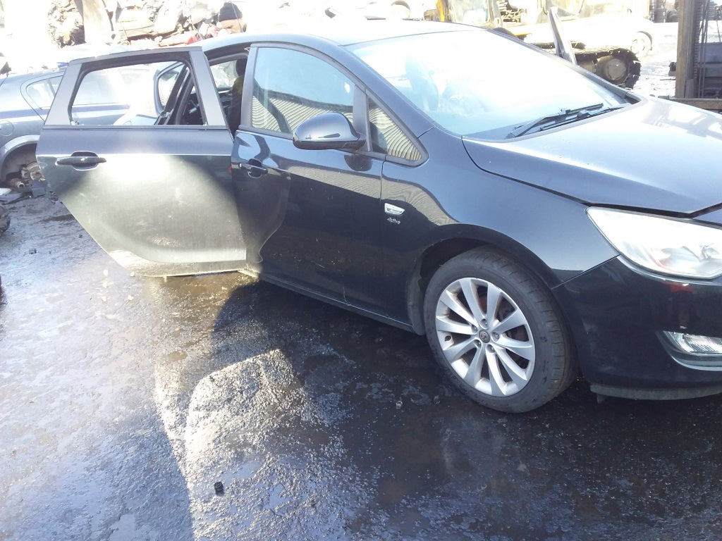 Dezmembrez Opel Astra J an 2009 motor 1.6 benzina tip motor xer
