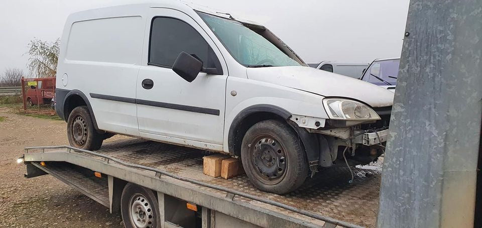 Dezmembrez Opel Combo 2005 VAN 1.3 CDTI