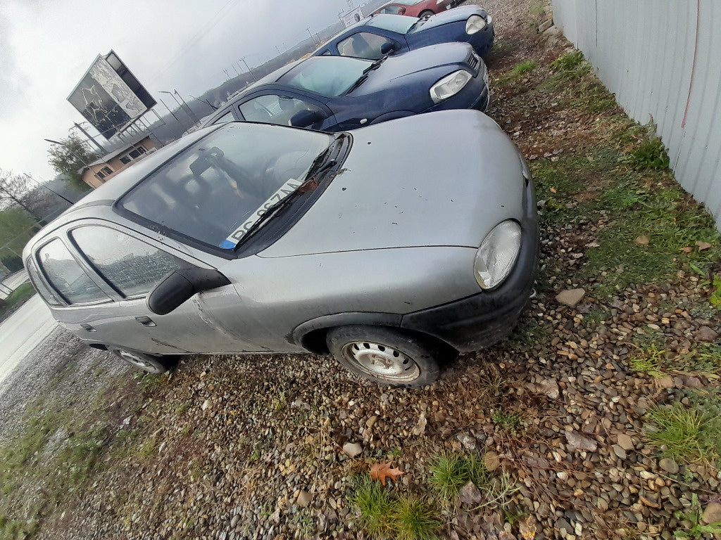 Dezmembrez opel corsa B 1.2 benzina