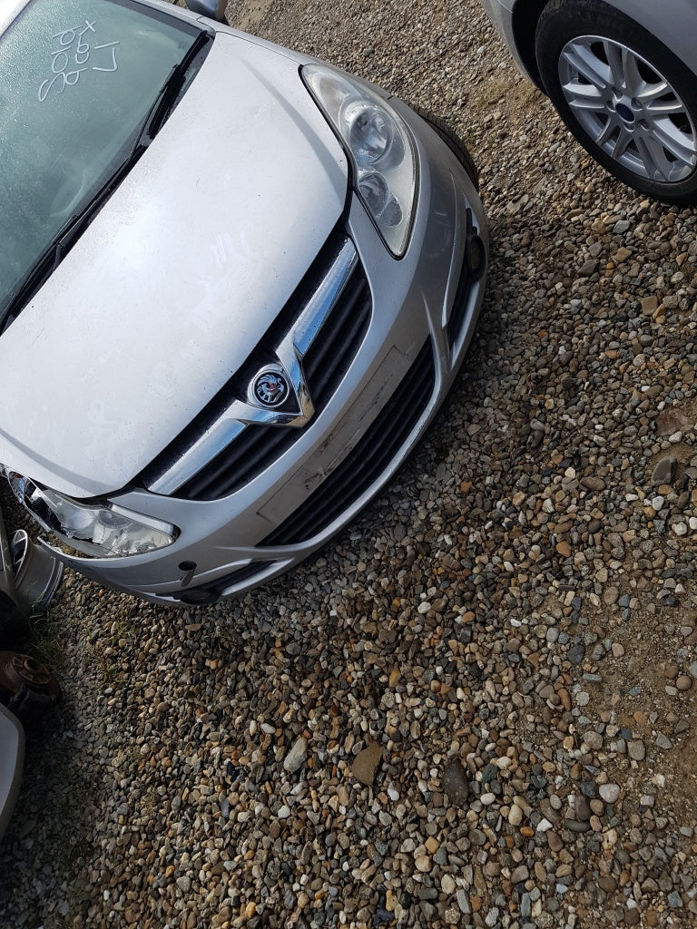 Dezmembrez opel corsa D 1.2 benzina 2007 2 portiere