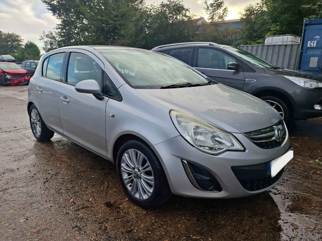Dezmembrez Opel Corsa D 2012 HATCHBACK 1.4 i / A14XER