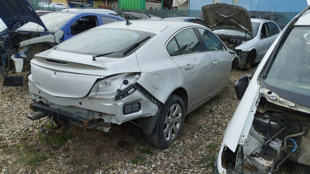Dezmembrez opel insignia.