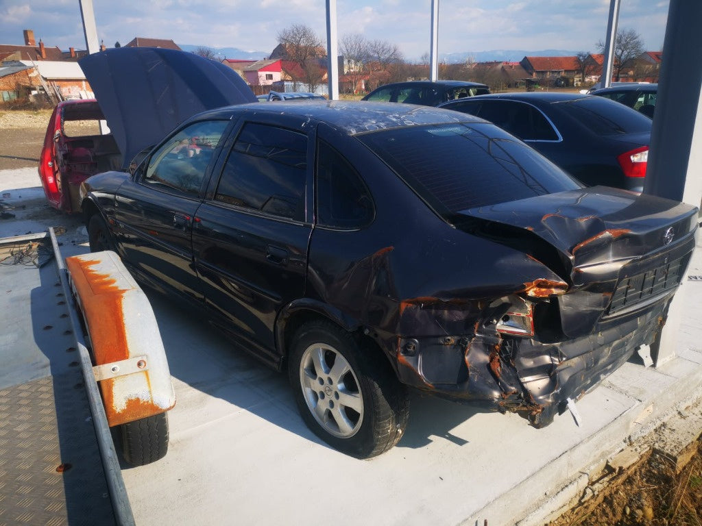 Dezmembrez Opel Vectra B 2000 VECTRA 2,0
