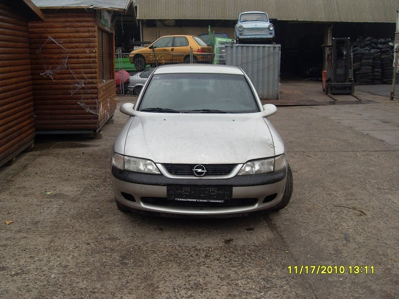 Dezmembrez Opel Vectra B din 1997, 1.8 b