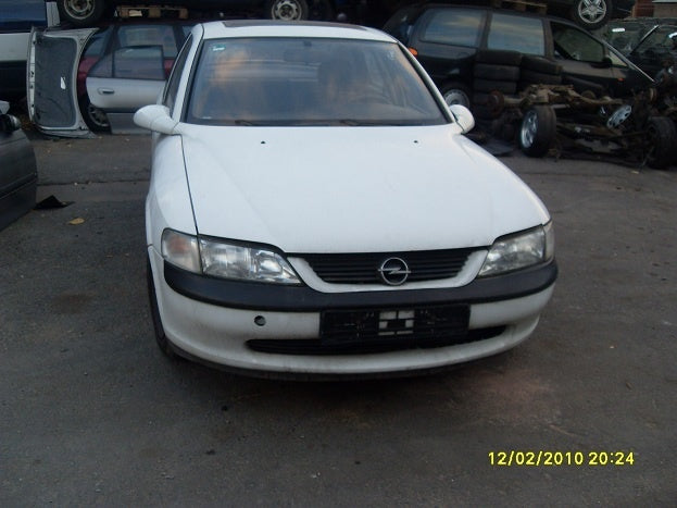 Dezmembrez Opel Vectra B din 1998, 2.0 b