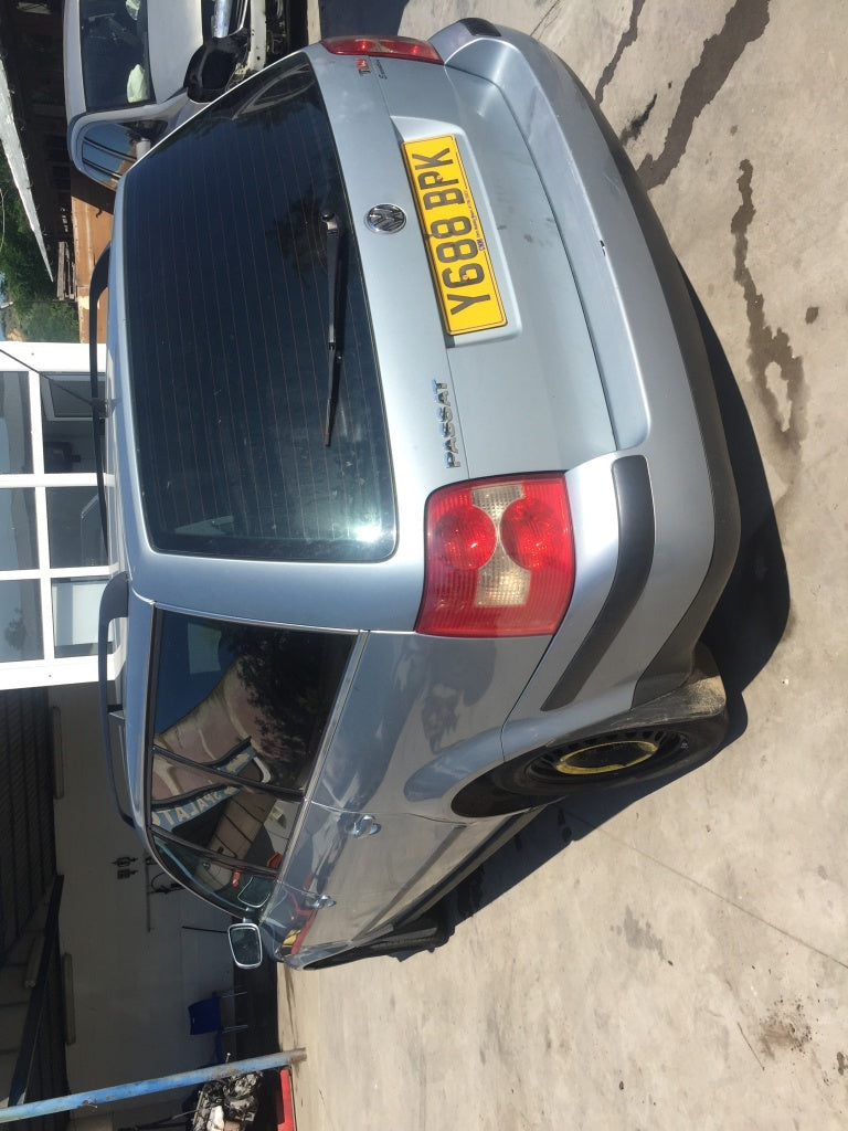 Dezmembrez Passat 1.9 AWX 2003