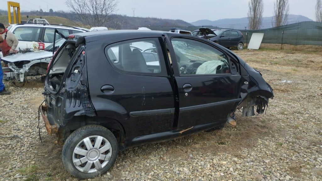 Dezmembrez peugeot 107