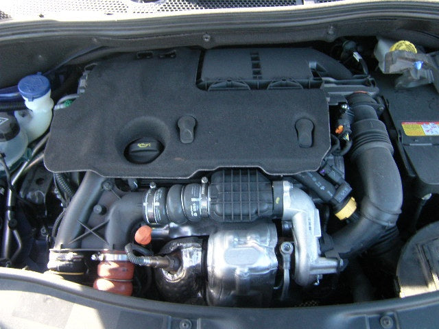 Dezmembrez Peugeot 2008 1.6hdi
